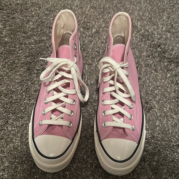 Pink Converse - Picture 1 of 4